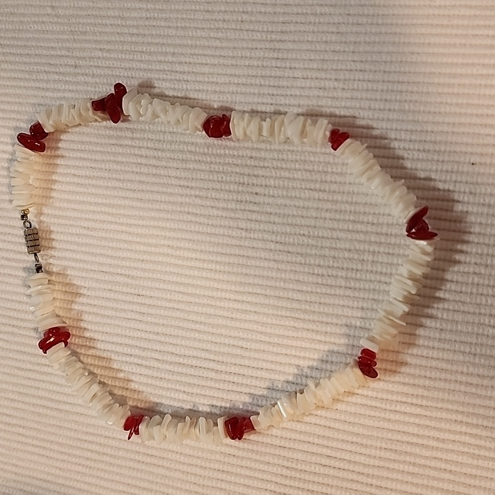 Puka shell knecklace